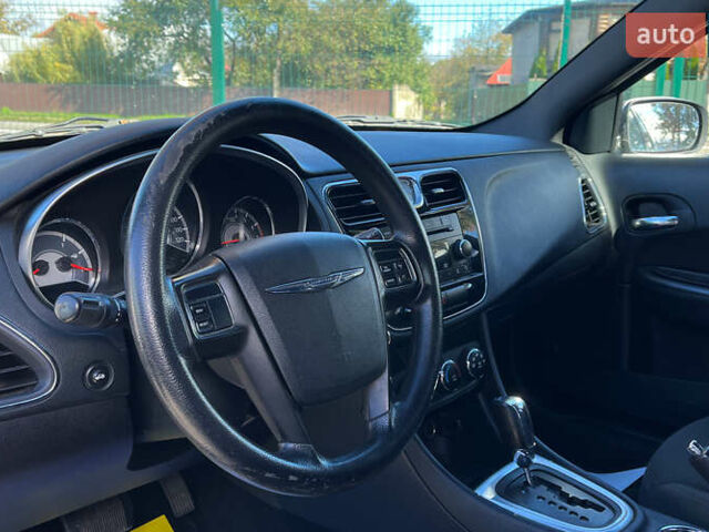 Сірий Крайслер 200, об'ємом двигуна 2.36 л та пробігом 145 тис. км за 6999 $, фото 6 на Automoto.ua