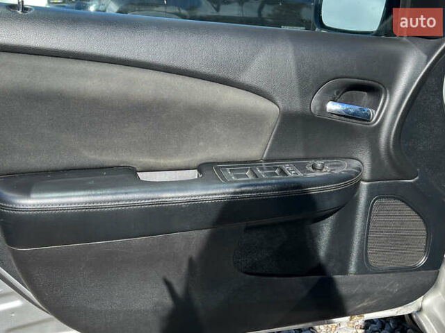 Сірий Крайслер 200, об'ємом двигуна 2.36 л та пробігом 145 тис. км за 6999 $, фото 14 на Automoto.ua