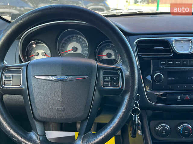 Сірий Крайслер 200, об'ємом двигуна 2.36 л та пробігом 145 тис. км за 6999 $, фото 8 на Automoto.ua