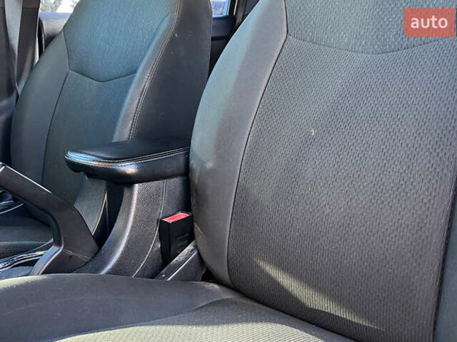 Сірий Крайслер 200, об'ємом двигуна 2.36 л та пробігом 145 тис. км за 6999 $, фото 7 на Automoto.ua