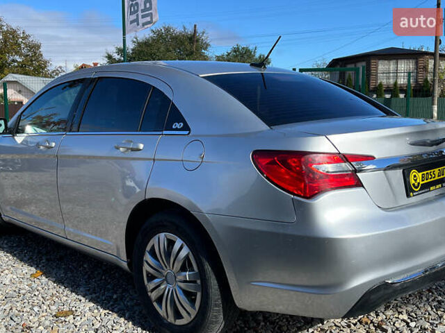 Сірий Крайслер 200, об'ємом двигуна 2.36 л та пробігом 145 тис. км за 6999 $, фото 3 на Automoto.ua