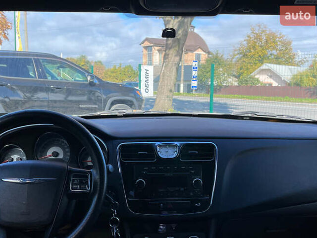 Сірий Крайслер 200, об'ємом двигуна 2.36 л та пробігом 145 тис. км за 6999 $, фото 9 на Automoto.ua