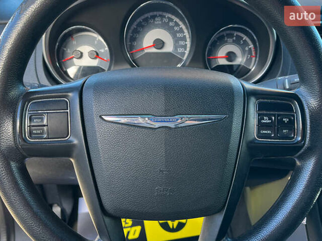 Сірий Крайслер 200, об'ємом двигуна 2.36 л та пробігом 145 тис. км за 6999 $, фото 12 на Automoto.ua