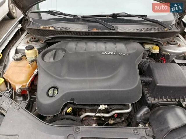 Сірий Крайслер 200, об'ємом двигуна 3.61 л та пробігом 276 тис. км за 6800 $, фото 4 на Automoto.ua