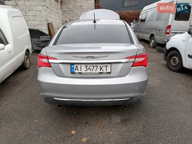 Сірий Крайслер 200, об'ємом двигуна 3.61 л та пробігом 276 тис. км за 6800 $, фото 9 на Automoto.ua