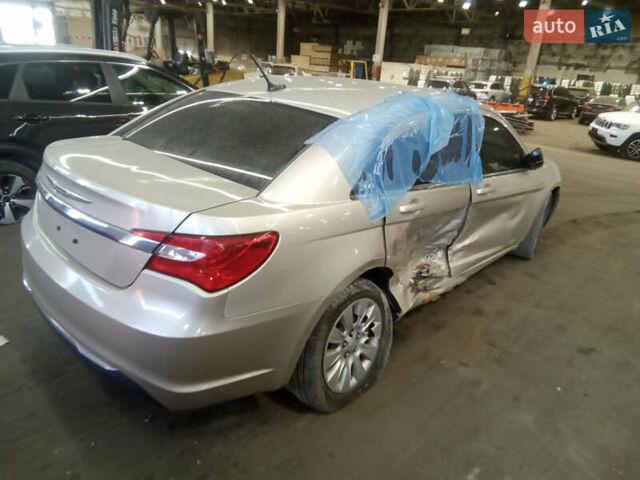 Сірий Крайслер 200, об'ємом двигуна 2.4 л та пробігом 30 тис. км за 4999 $, фото 5 на Automoto.ua