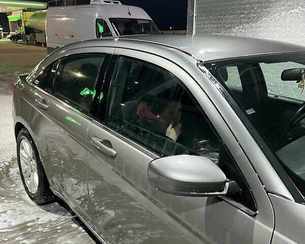 Сірий Крайслер 200, об'ємом двигуна 2.36 л та пробігом 240 тис. км за 7250 $, фото 3 на Automoto.ua