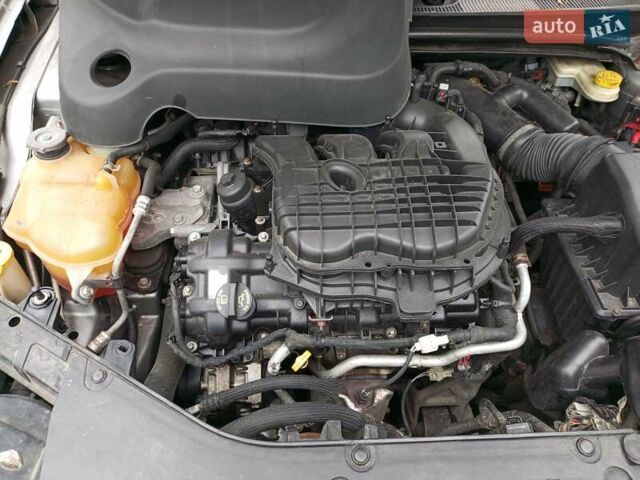 Сірий Крайслер 200, об'ємом двигуна 3.61 л та пробігом 276 тис. км за 6800 $, фото 7 на Automoto.ua