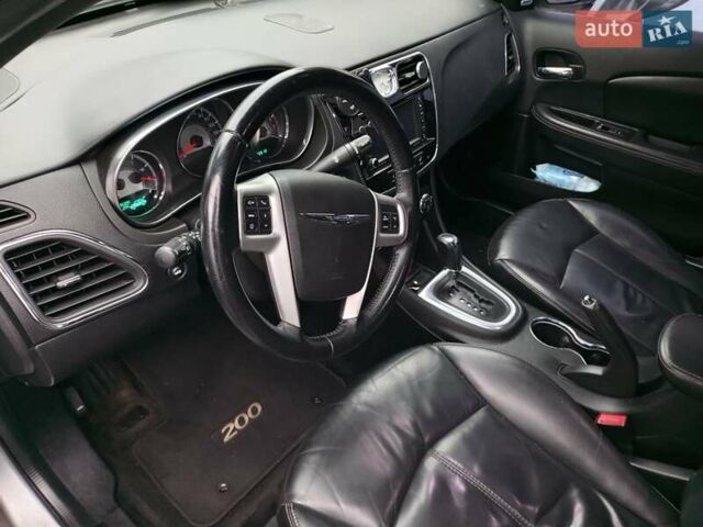 Сірий Крайслер 200, об'ємом двигуна 3.61 л та пробігом 276 тис. км за 6800 $, фото 15 на Automoto.ua