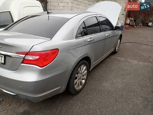 Сірий Крайслер 200, об'ємом двигуна 3.61 л та пробігом 276 тис. км за 6800 $, фото 10 на Automoto.ua