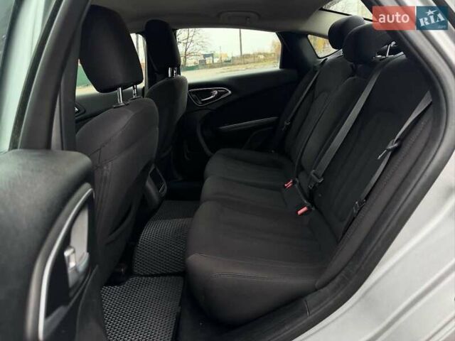 Сірий Крайслер 200, об'ємом двигуна 2.4 л та пробігом 270 тис. км за 6900 $, фото 7 на Automoto.ua