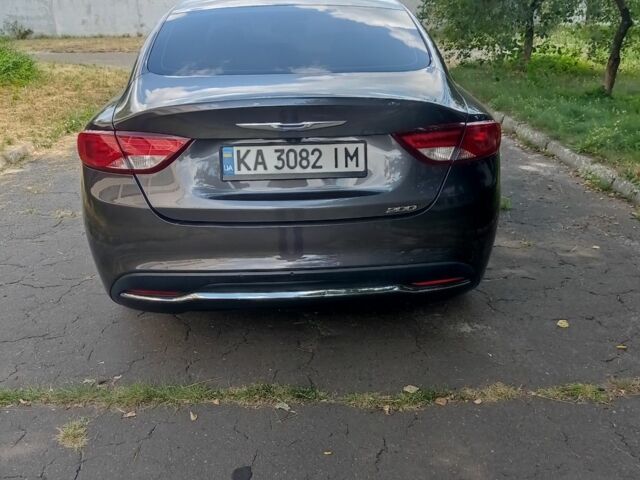 Серый Крайслер 200, объемом двигателя 2.4 л и пробегом 187 тыс. км за 9109 $, фото 3 на Automoto.ua