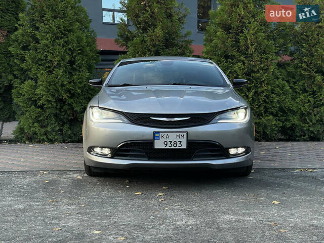 Серый Крайслер 200, объемом двигателя 2.36 л и пробегом 143 тыс. км за 12450 $, фото 3 на Automoto.ua