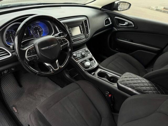 Сірий Крайслер 200, об'ємом двигуна 2.4 л та пробігом 250 тис. км за 6900 $, фото 5 на Automoto.ua