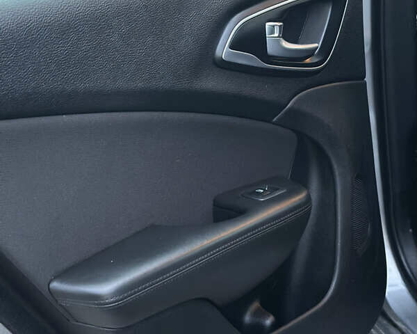 Серый Крайслер 200, объемом двигателя 2.4 л и пробегом 200 тыс. км за 8500 $, фото 19 на Automoto.ua