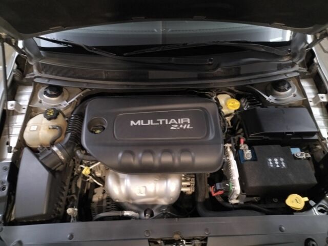 Сірий Крайслер 200, об'ємом двигуна 2.4 л та пробігом 186 тис. км за 10200 $, фото 7 на Automoto.ua