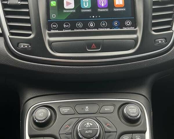 Серый Крайслер 200, объемом двигателя 2.36 л и пробегом 210 тыс. км за 10400 $, фото 4 на Automoto.ua