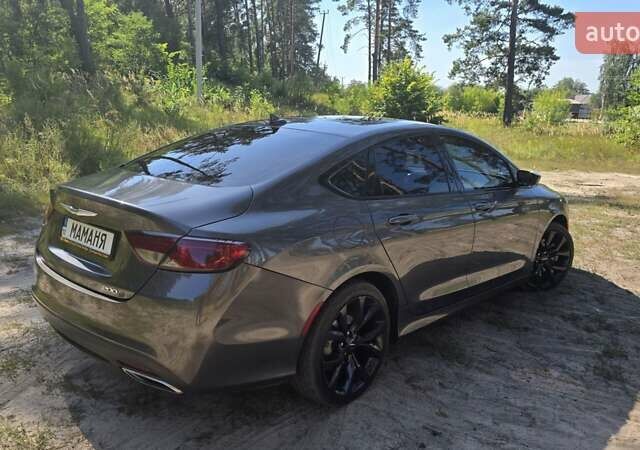 Серый Крайслер 200, объемом двигателя 2.4 л и пробегом 195 тыс. км за 10900 $, фото 5 на Automoto.ua