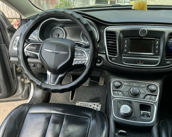 Серый Крайслер 200, объемом двигателя 2.36 л и пробегом 201 тыс. км за 9700 $, фото 10 на Automoto.ua