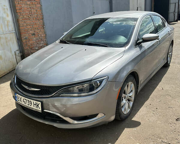 Серый Крайслер 200, объемом двигателя 2.36 л и пробегом 201 тыс. км за 9700 $, фото 5 на Automoto.ua