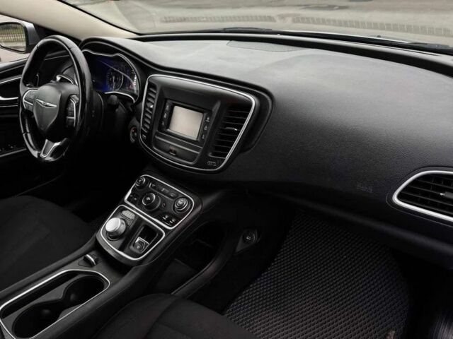 Сірий Крайслер 200, об'ємом двигуна 2.4 л та пробігом 250 тис. км за 6900 $, фото 8 на Automoto.ua