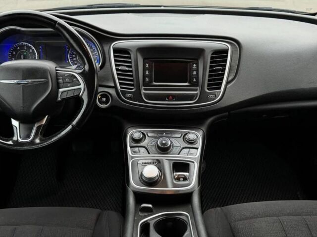 Сірий Крайслер 200, об'ємом двигуна 2.4 л та пробігом 250 тис. км за 6900 $, фото 7 на Automoto.ua