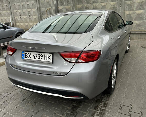 Серый Крайслер 200, объемом двигателя 2.36 л и пробегом 201 тыс. км за 9700 $, фото 4 на Automoto.ua