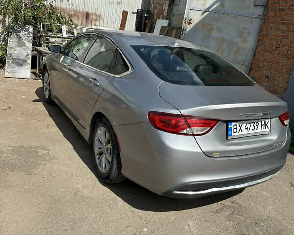 Серый Крайслер 200, объемом двигателя 2.36 л и пробегом 201 тыс. км за 9700 $, фото 6 на Automoto.ua