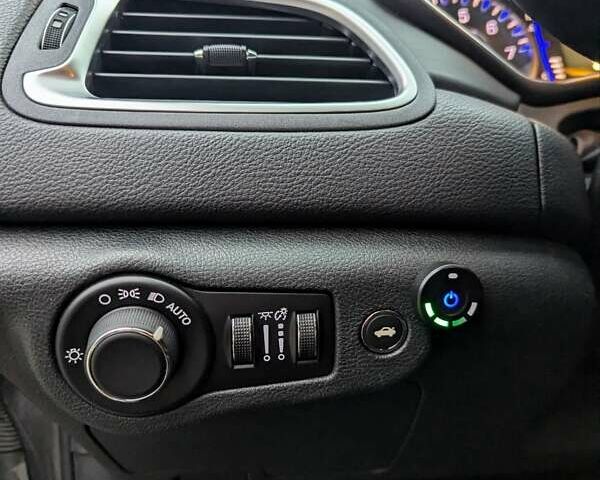 Серый Крайслер 200, объемом двигателя 2.4 л и пробегом 173 тыс. км за 10300 $, фото 15 на Automoto.ua