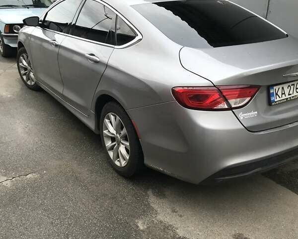 Серый Крайслер 200, объемом двигателя 2.36 л и пробегом 210 тыс. км за 10400 $, фото 2 на Automoto.ua