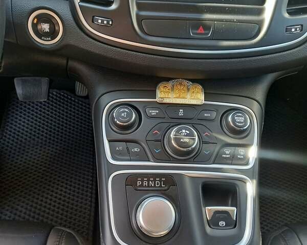 Сірий Крайслер 200, об'ємом двигуна 2.36 л та пробігом 199 тис. км за 8100 $, фото 3 на Automoto.ua