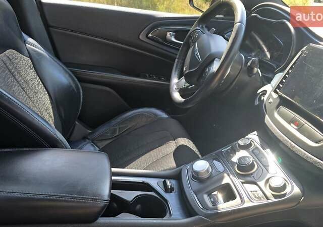 Серый Крайслер 200, объемом двигателя 2.4 л и пробегом 195 тыс. км за 10900 $, фото 13 на Automoto.ua