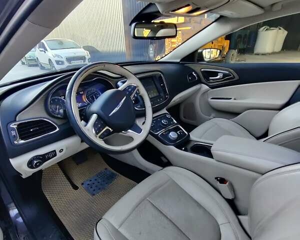 Серый Крайслер 200, объемом двигателя 3.6 л и пробегом 215 тыс. км за 11500 $, фото 7 на Automoto.ua