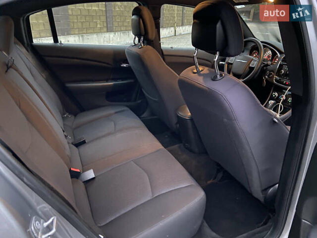 Крайслер 200 2014 в Дубно на Automoto.ua Серый Крайслер 200, объемом двигателя 2.36 л и пробегом 78 тыс. км за 8900 $, фото 16 на Automoto.ua