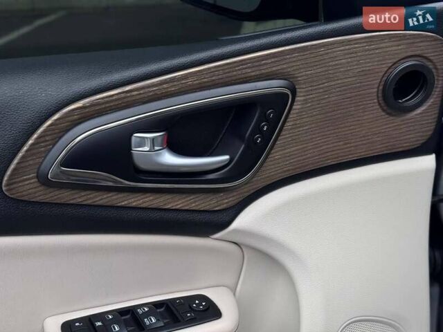 Сірий Крайслер 200, об'ємом двигуна 3.61 л та пробігом 184 тис. км за 12600 $, фото 25 на Automoto.ua