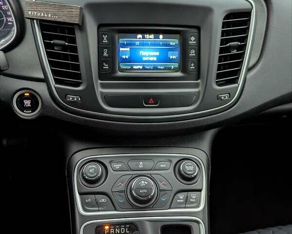 Серый Крайслер 200, объемом двигателя 2.4 л и пробегом 173 тыс. км за 10300 $, фото 14 на Automoto.ua