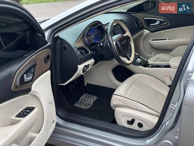 Сірий Крайслер 200, об'ємом двигуна 3.61 л та пробігом 184 тис. км за 12600 $, фото 18 на Automoto.ua