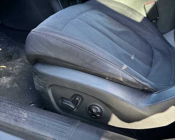 Серый Крайслер 200, объемом двигателя 2.36 л и пробегом 202 тыс. км за 8700 $, фото 15 на Automoto.ua