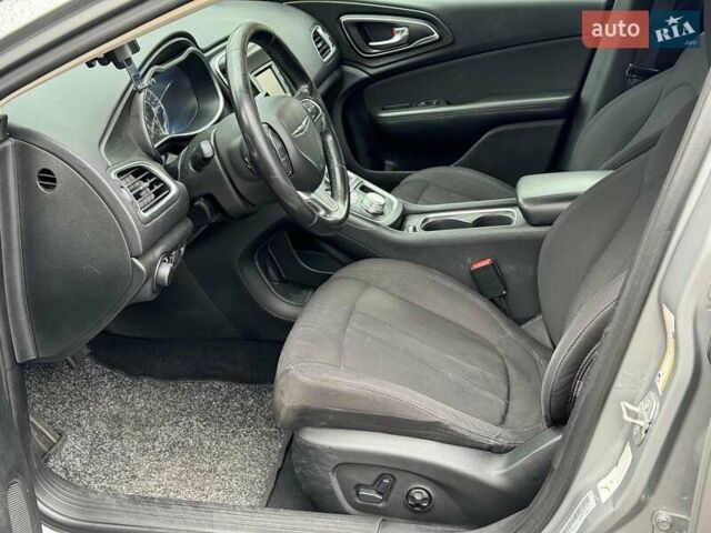 Сірий Крайслер 200, об'ємом двигуна 2.4 л та пробігом 267 тис. км за 8090 $, фото 14 на Automoto.ua