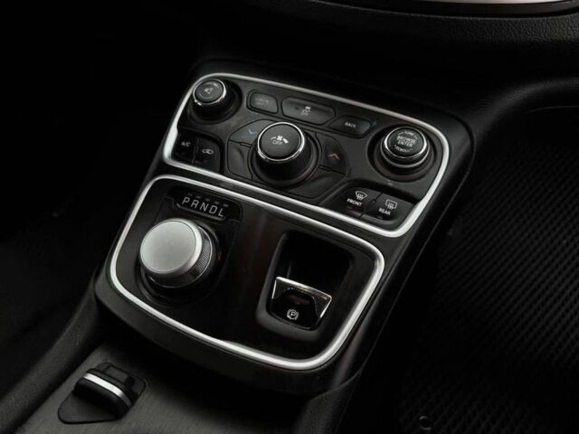 Сірий Крайслер 200, об'ємом двигуна 2.4 л та пробігом 250 тис. км за 6900 $, фото 10 на Automoto.ua