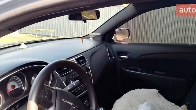 Серый Крайслер 200, объемом двигателя 2.4 л и пробегом 195 тыс. км за 6100 $, фото 6 на Automoto.ua