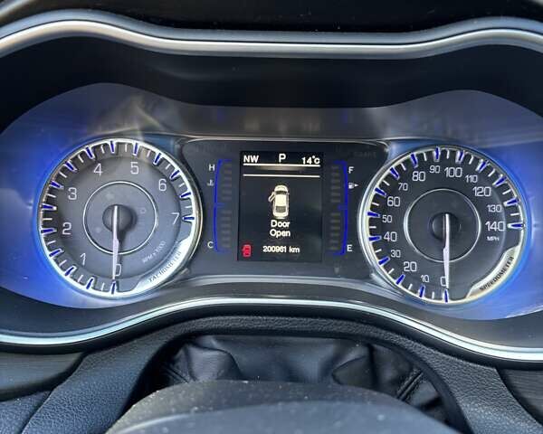 Серый Крайслер 200, объемом двигателя 2.36 л и пробегом 202 тыс. км за 8700 $, фото 17 на Automoto.ua