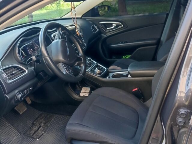 Серый Крайслер 200, объемом двигателя 2.4 л и пробегом 187 тыс. км за 9109 $, фото 6 на Automoto.ua