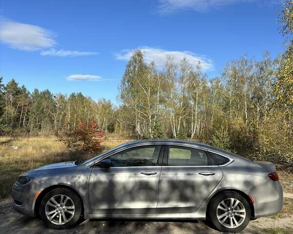 Серый Крайслер 200, объемом двигателя 2.36 л и пробегом 202 тыс. км за 8700 $, фото 4 на Automoto.ua