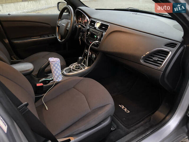 Крайслер 200 2014 в Дубно на Automoto.ua Серый Крайслер 200, объемом двигателя 2.36 л и пробегом 78 тыс. км за 8900 $, фото 15 на Automoto.ua