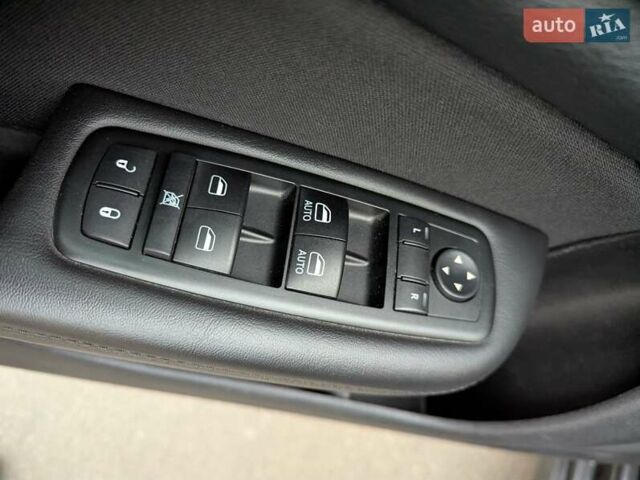 Серый Крайслер 200, объемом двигателя 2.4 л и пробегом 173 тыс. км за 10300 $, фото 16 на Automoto.ua