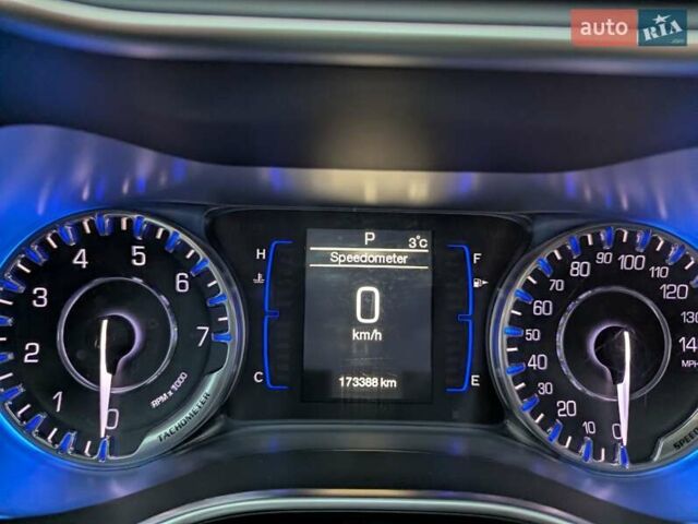 Серый Крайслер 200, объемом двигателя 2.4 л и пробегом 173 тыс. км за 10300 $, фото 13 на Automoto.ua