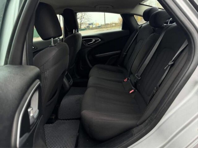 Сірий Крайслер 200, об'ємом двигуна 2.4 л та пробігом 250 тис. км за 6900 $, фото 6 на Automoto.ua