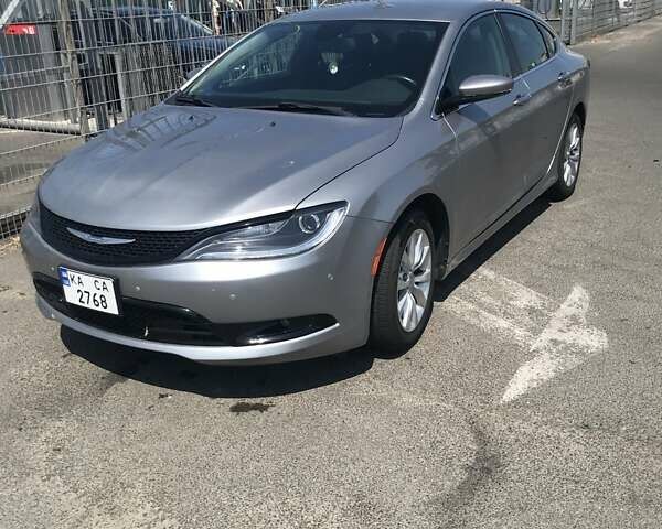 Серый Крайслер 200, объемом двигателя 2.36 л и пробегом 210 тыс. км за 10400 $, фото 1 на Automoto.ua