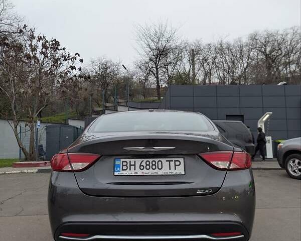 Серый Крайслер 200, объемом двигателя 2.4 л и пробегом 173 тыс. км за 10300 $, фото 5 на Automoto.ua